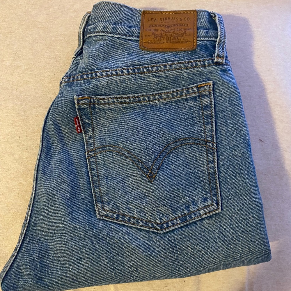 LEVI Wedgie Fit Jeans Size 27 Light Wash